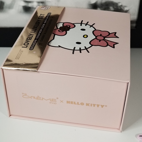Creme Shop x Hello Kitty - Lovely Luxury Set - Cherry Blossom (Limited Edition) - Picture 9 of 12